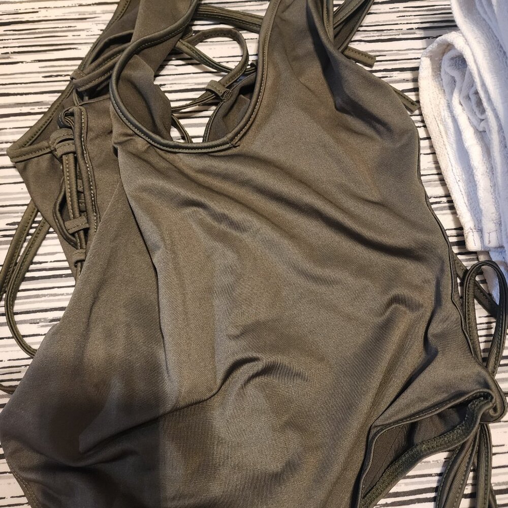 Bathing suit - Picture 8 of 9